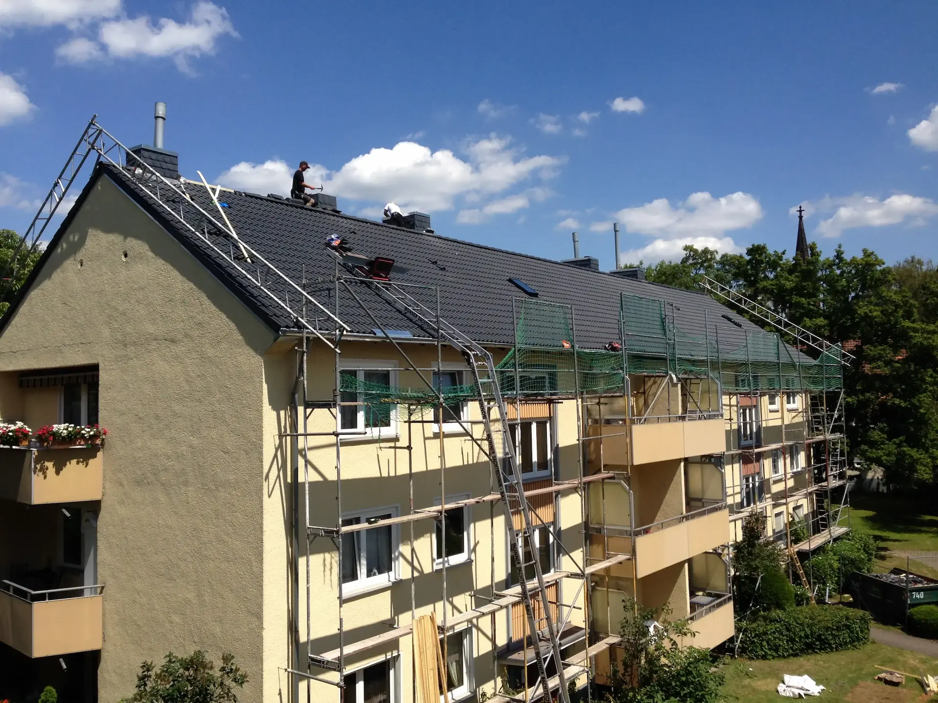 Projektbild: Mehrfamilienhaus – Dachneueindeckung