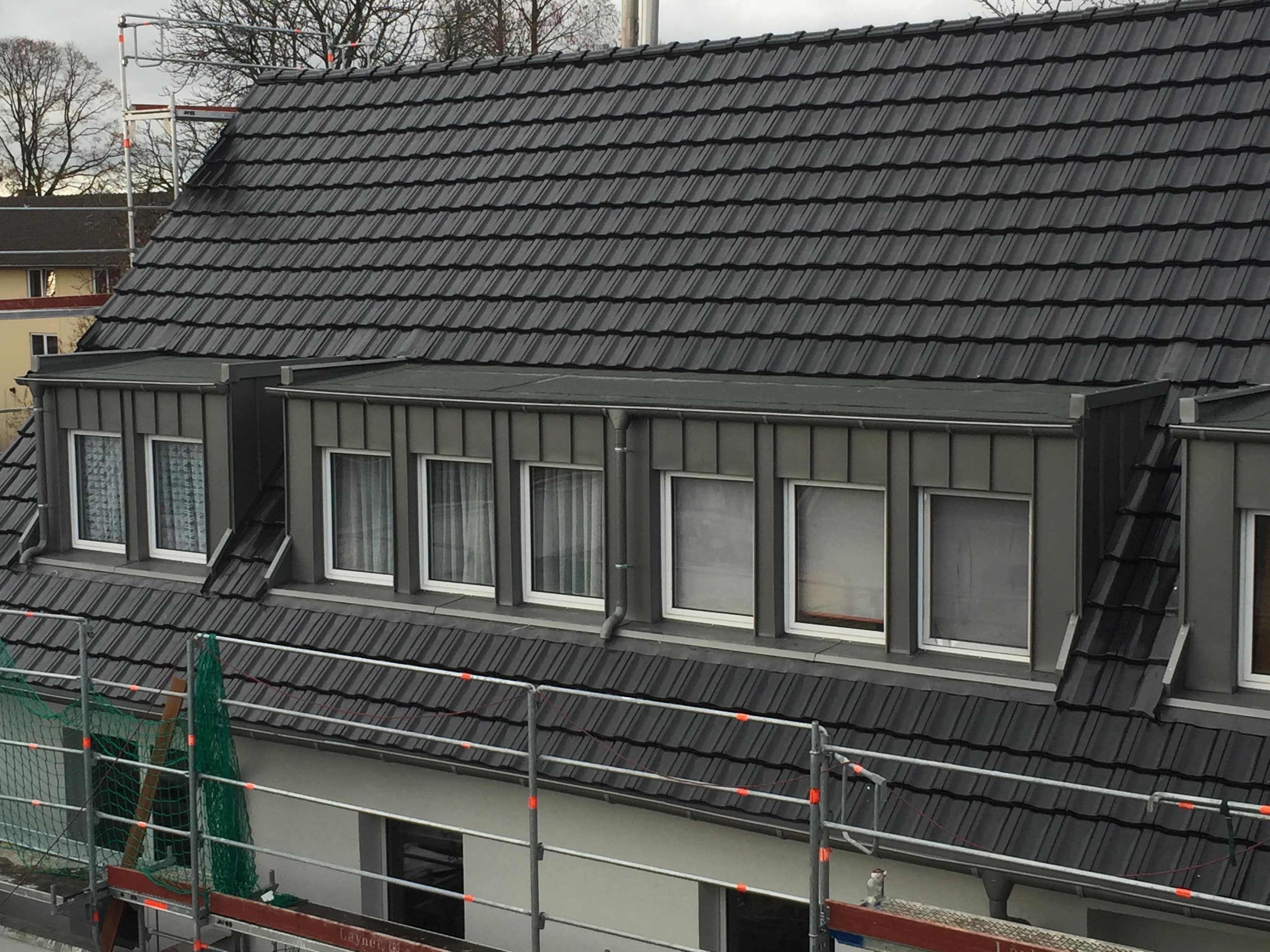 Mehrfamilienhaus – Dachneueindeckung